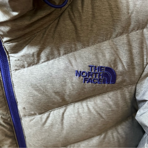 Woman’s extra small north face ski coat. Worn once. It is a short coat - Picture 2 of 3